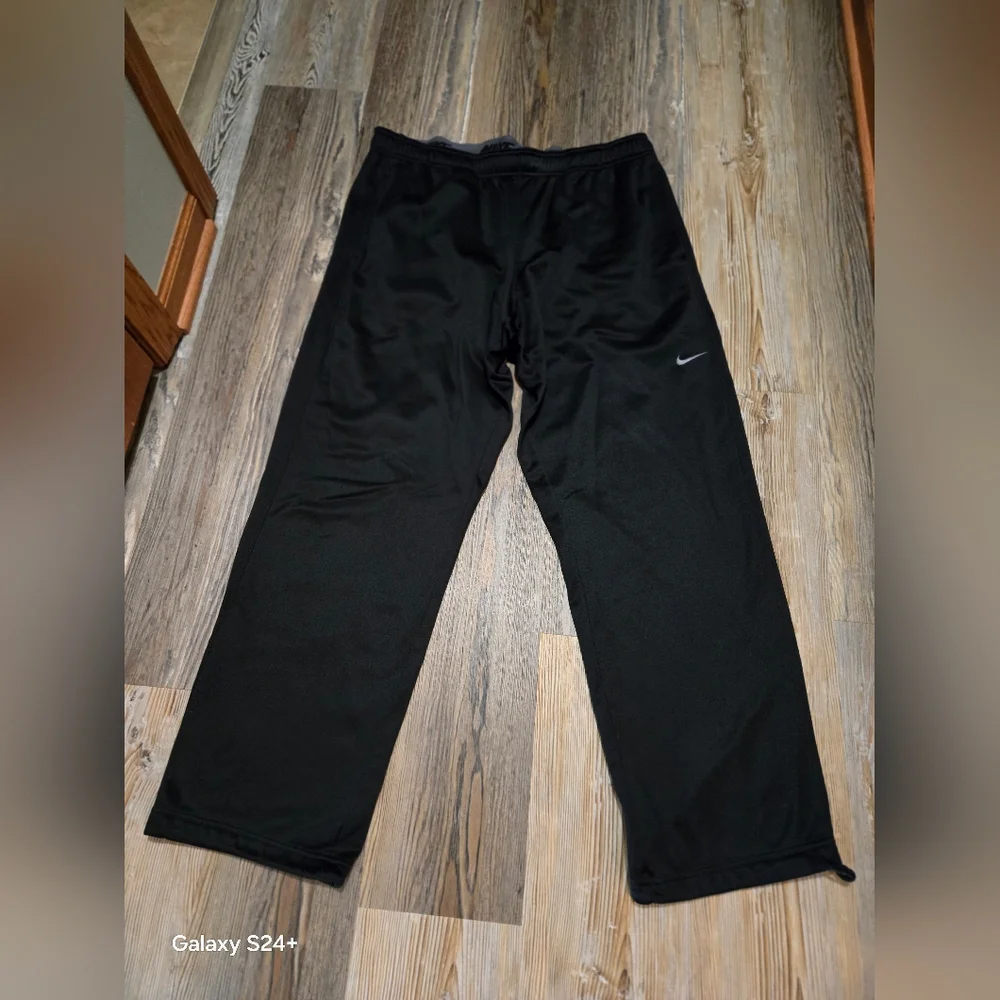 Nike Black Men’s Sweatpants Joggers - Picture 1 of 16